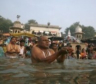 Photo You Must See: Prayers in the Yamuna